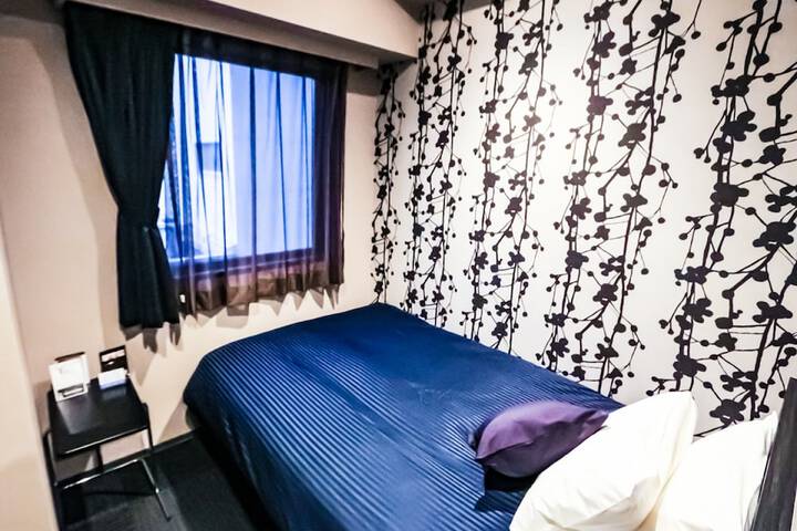 Room 7 of 18