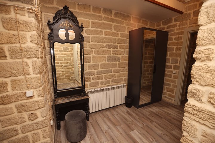 Room 14 of 65