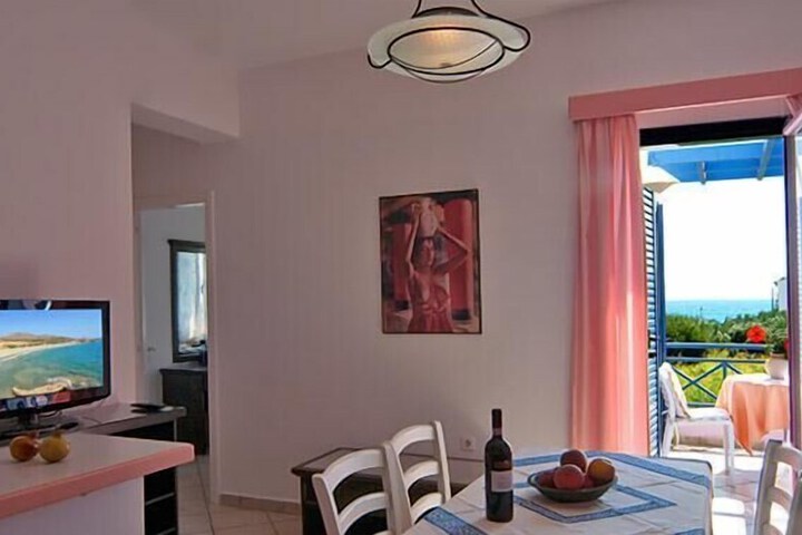 Room 10 of 27