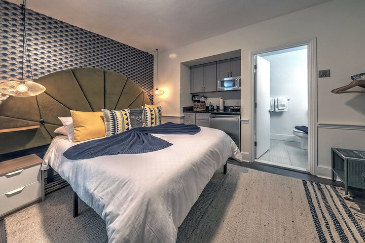 Room 3 of 93