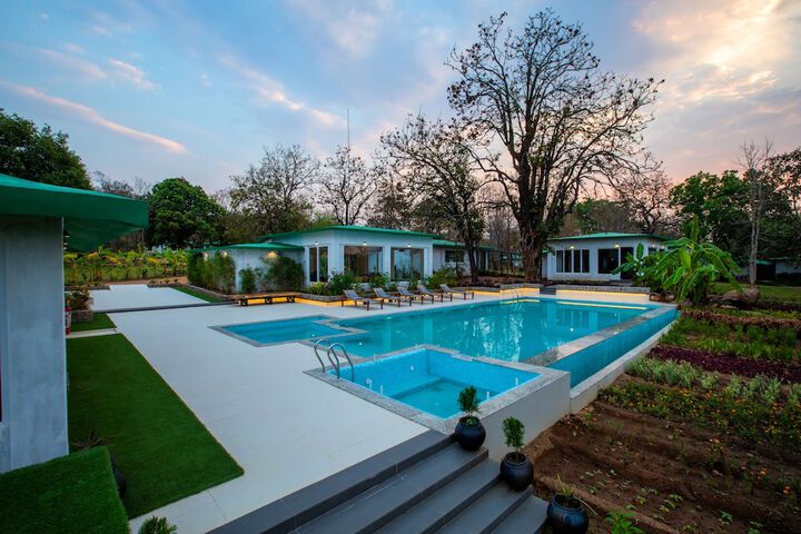 Pool 10 of 16
