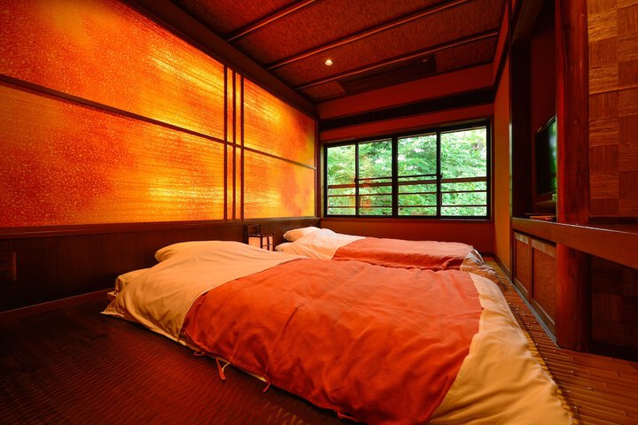 Room 4 of 165