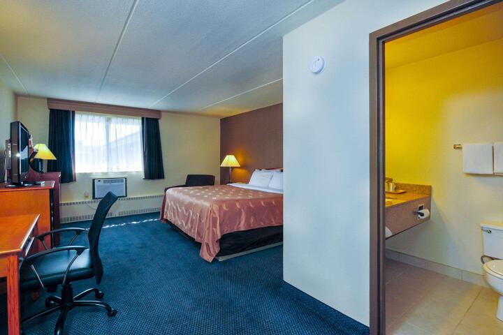 1 King Bed (4 of 6)