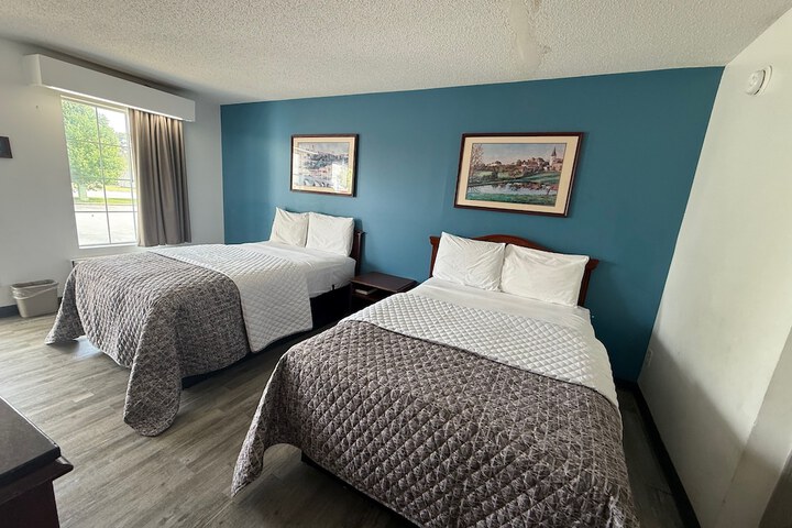 Room 9 of 12
