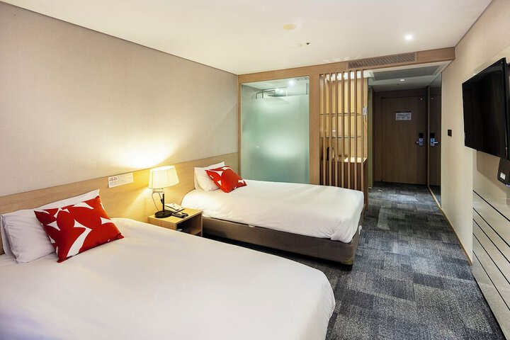 Room 32 of 122
