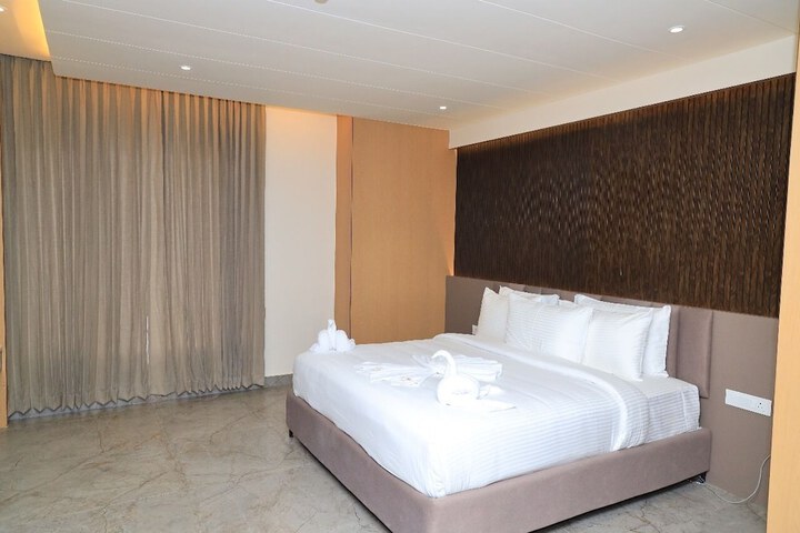 Room 8 of 15
