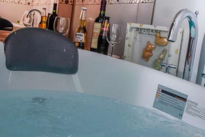 Hot Tub 24 of 29