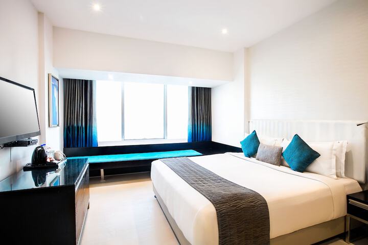 Room 4 of 6