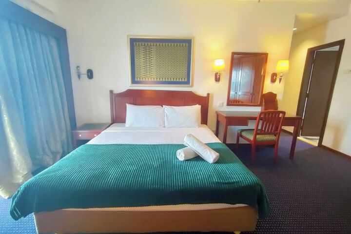 Room 72 of 650