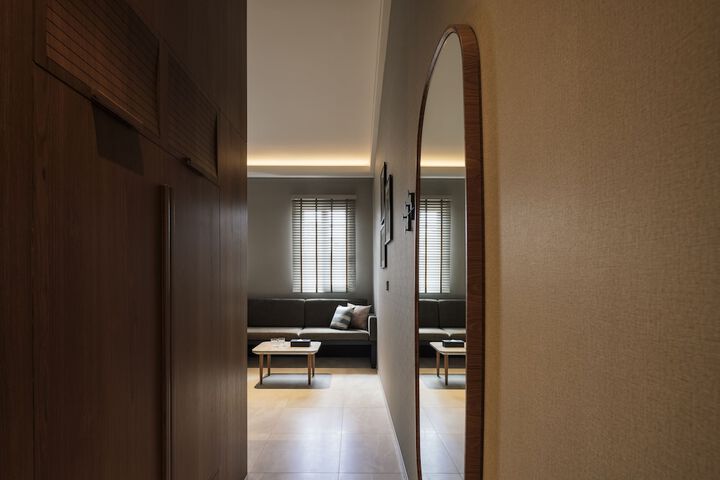 Room 13 of 37