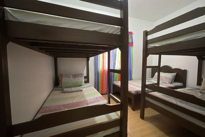 Room 52 of 200