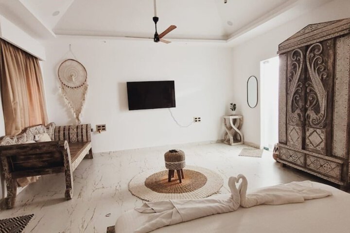 Room 5 of 81