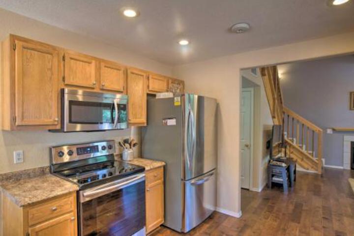 Pet Friendly Payson Cabin with Deck Close to Hikes in Payson, AZ