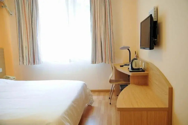 Room 3 of 10