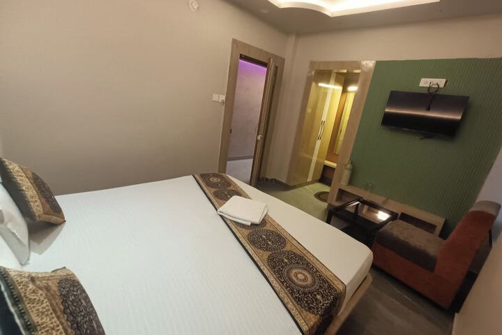 Room 34 of 54