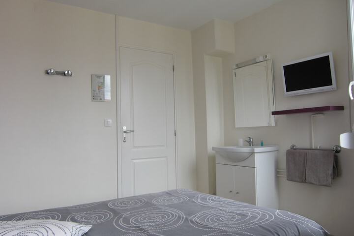 Room 11 of 32