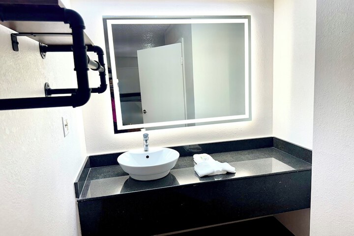 Room 17 of 22