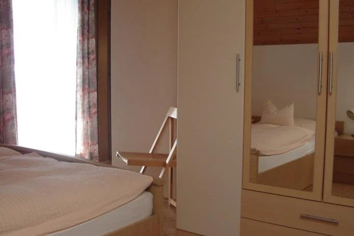Room 6 of 13