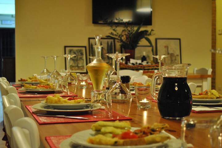 Dining 32 of 50