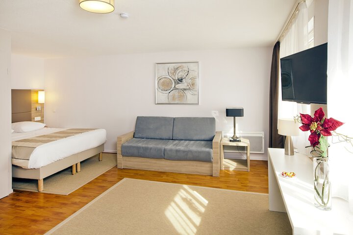 Room 9 of 33