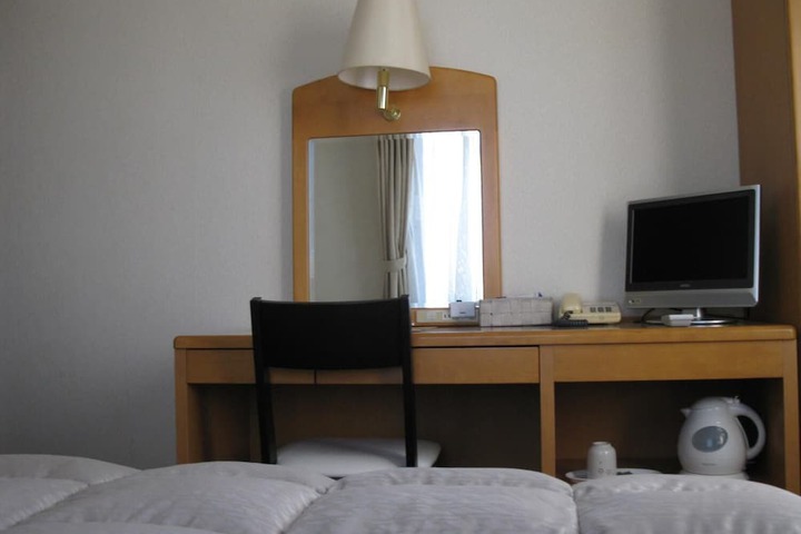 Room 8 of 42