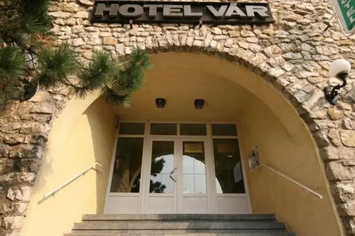 HOTEL VAR KFT.
