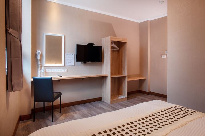 Room 33 of 91
