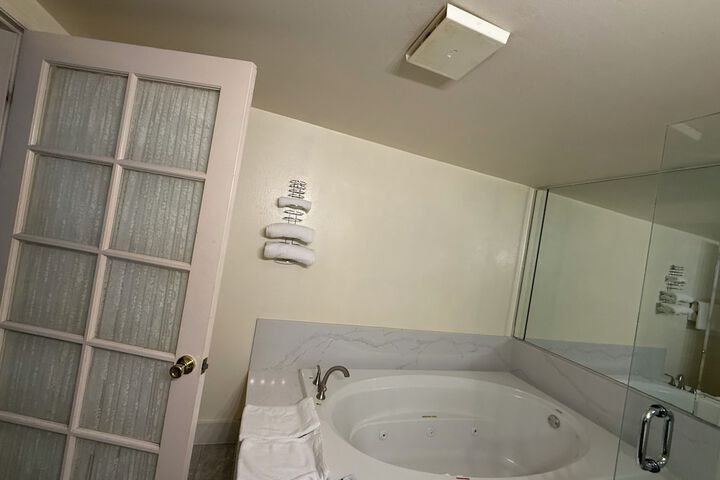 Room 20 of 23