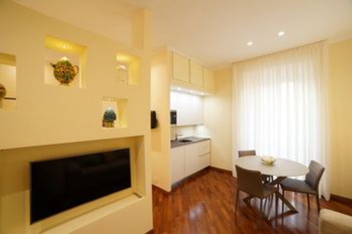 Room 18 of 28