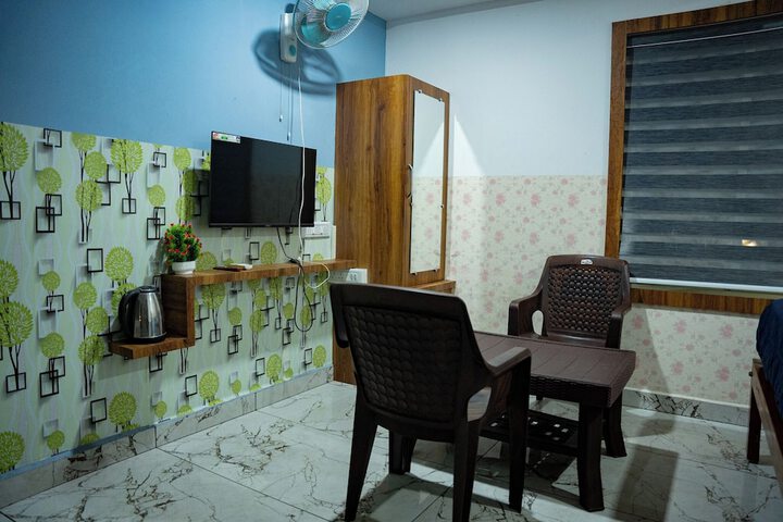 Room 2 of 60