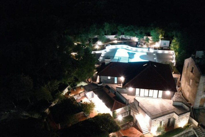 Hotel 197 of 229