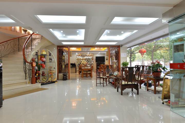 Hotel Lobby