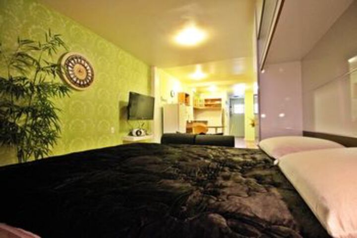 Room 6 of 20