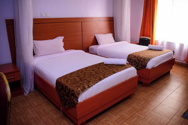 Room 26 of 96