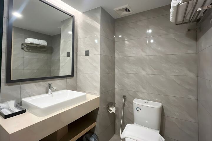 Room 12 of 25