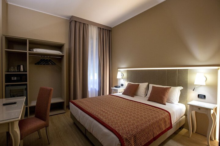 Room 10 of 20