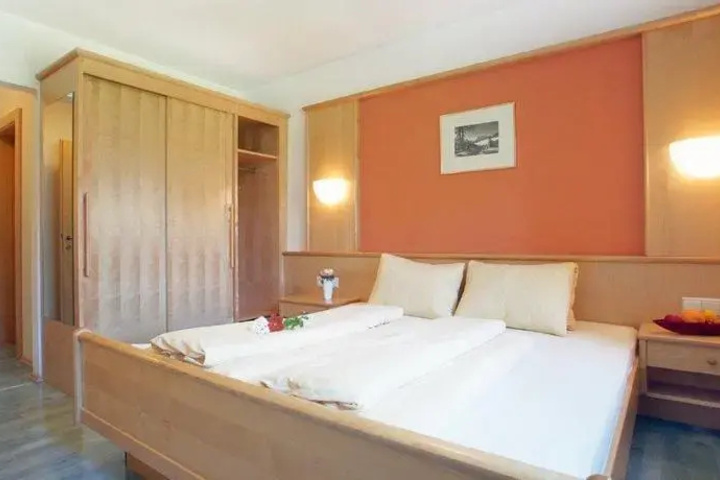 Room 5 of 22
