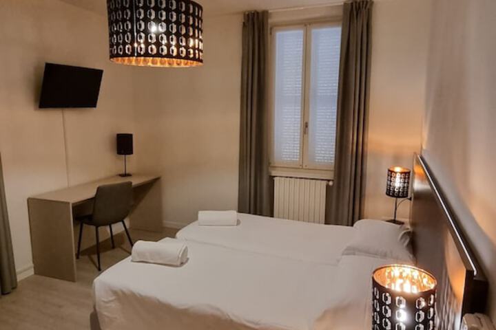 Room 2 of 86