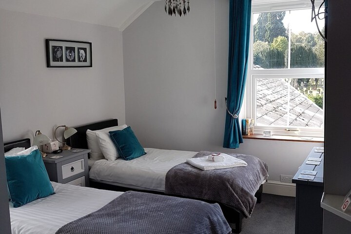 Room 2 of 62