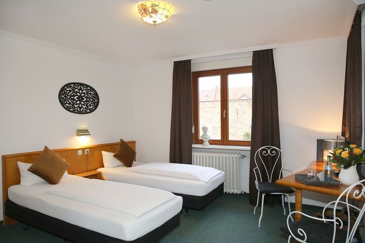 Room 16 of 36