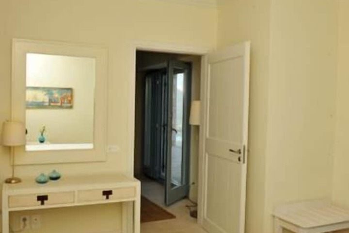 Room 10 of 48