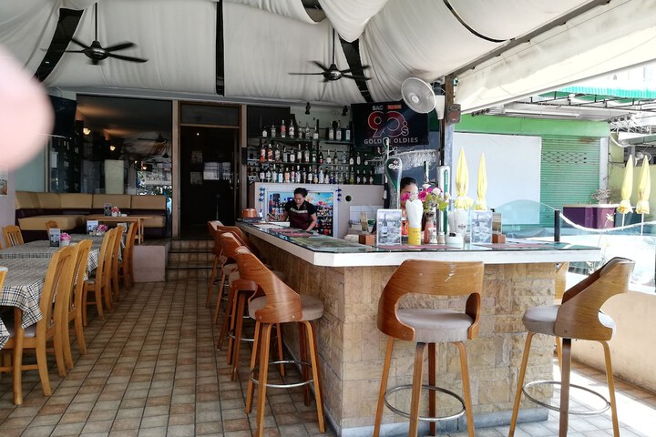 Lounge 56 of 76