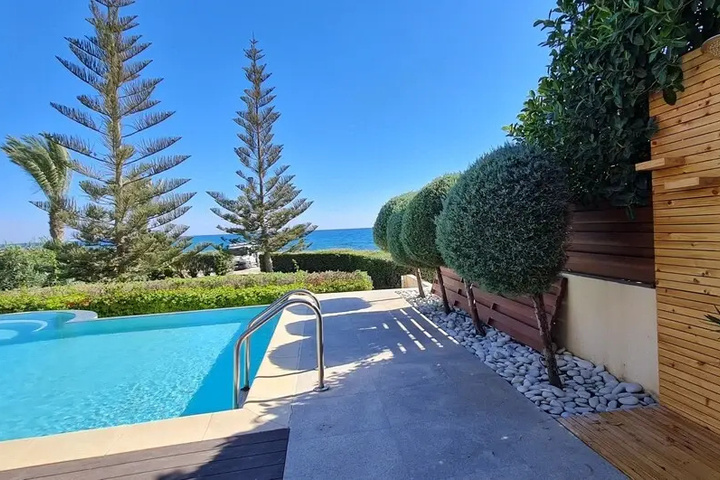 Pool 13 of 21