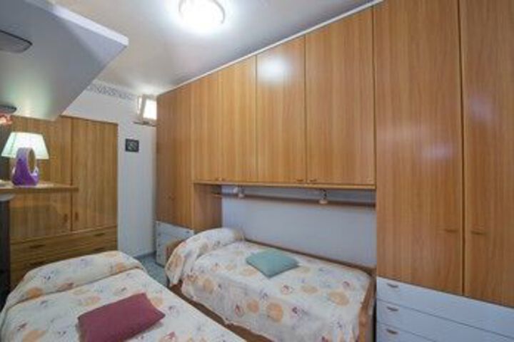 Room 9 of 25
