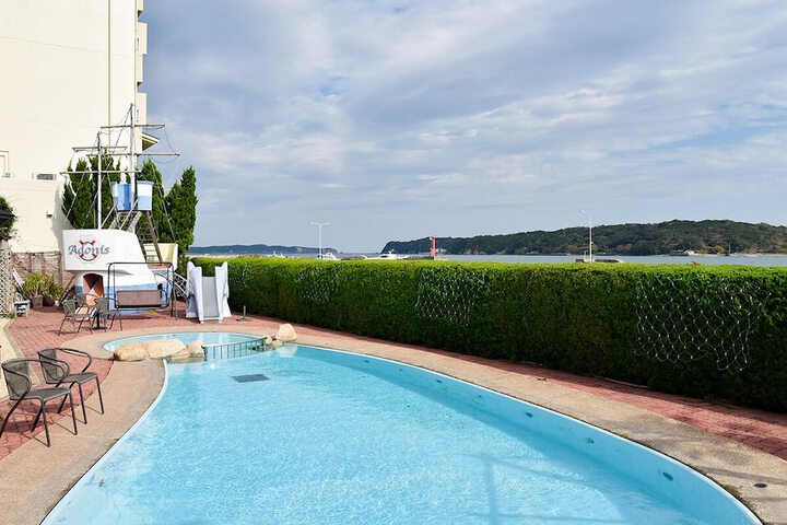 Pools & Facilities