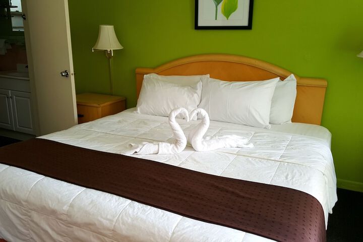 Room 3 of 32