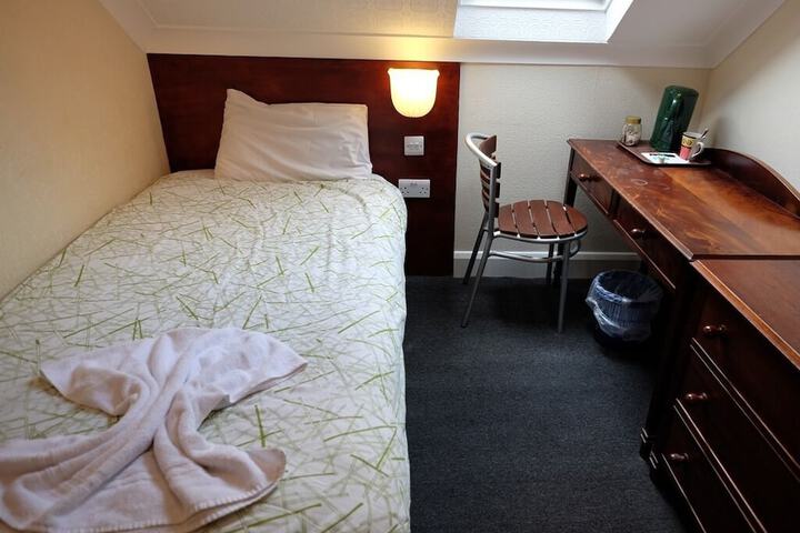 Room 2 of 130