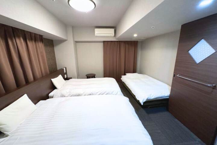 Room 16 of 76