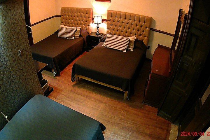 Room 24 of 152