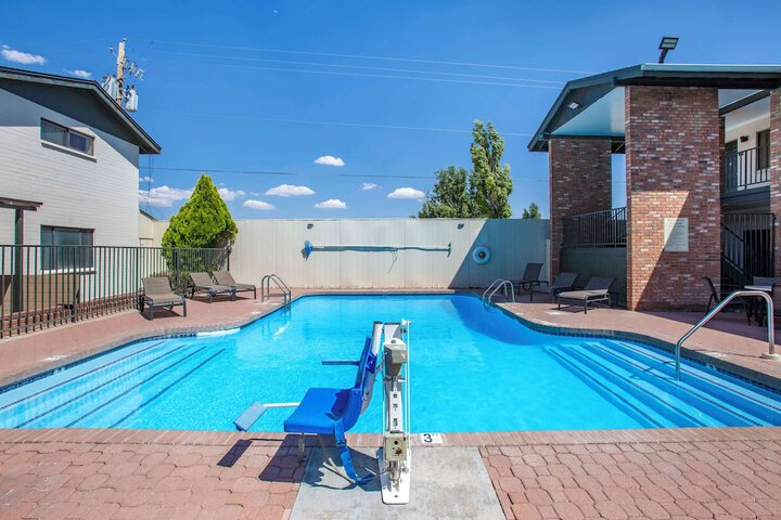 Pool 22 of 28